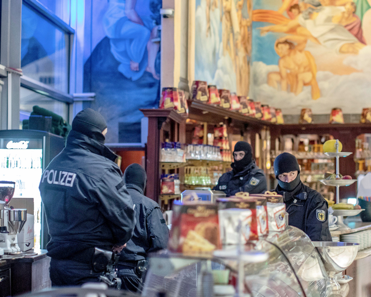 Politie begint internationale actie tegen Italiaanse maffiaclan, ook tientallen invallen in Nederland