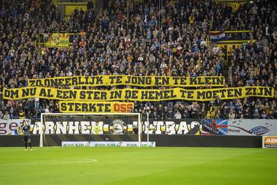 Indrukwekkend eerbetoon Vitesse-supporters voor spoordrama Oss