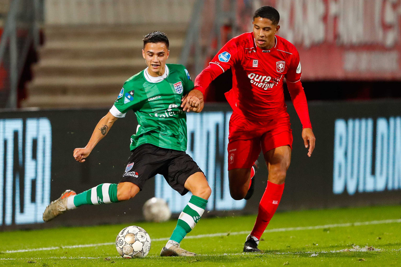 De Zwolse Neven Eliano Reijnders Pec En Jayden Oosterwolde Fc Twente Zijn Goede Vrienden Maar Op Het Veld Even Niet Br Foto Destentor Nl