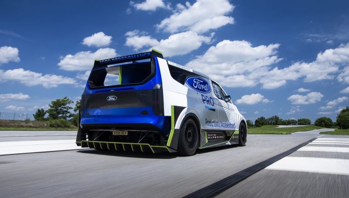 De supersnelle Ford Transit.