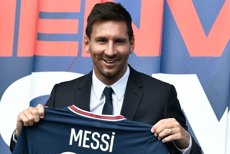 Politieagent Arabisch Oneerlijkheid Het nieuwe PSG-truitje van Messi gaat goed verkopen, maar wie gaat er met  die opbrengst lopen?
