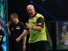 Verbluffend optreden Van Gerwen in Premier League Darts: ‘Mijn nieuwe pijlen vielen goed’