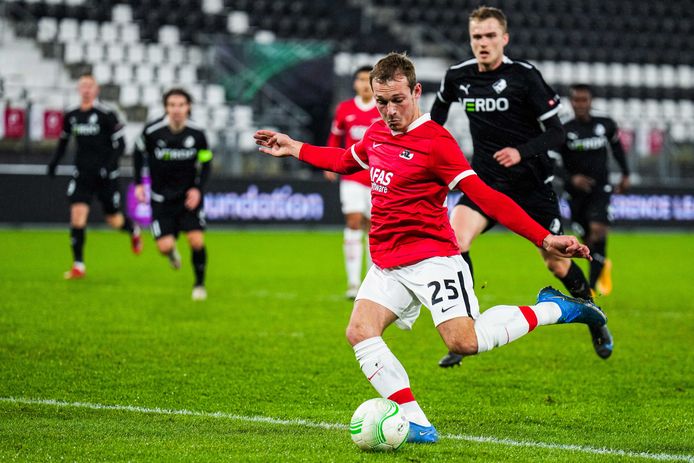 Thijs Oosting scoort de 1-0.