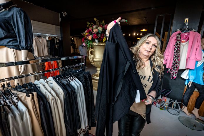 aanvaarden prototype een experiment doen Run op kleding voor dames met maatje meer: Alwi's Boetiek opent nieuwe  winkel in Hengelo | Twenterand | AD.nl