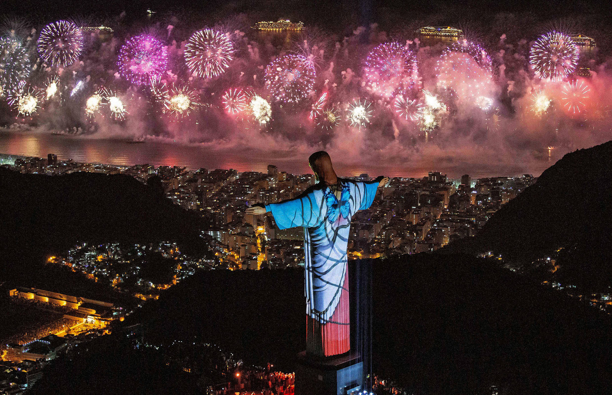 De centrale vuurwerkshow in Rio de Janeiro op 31 december 2019.  Beeld EPA