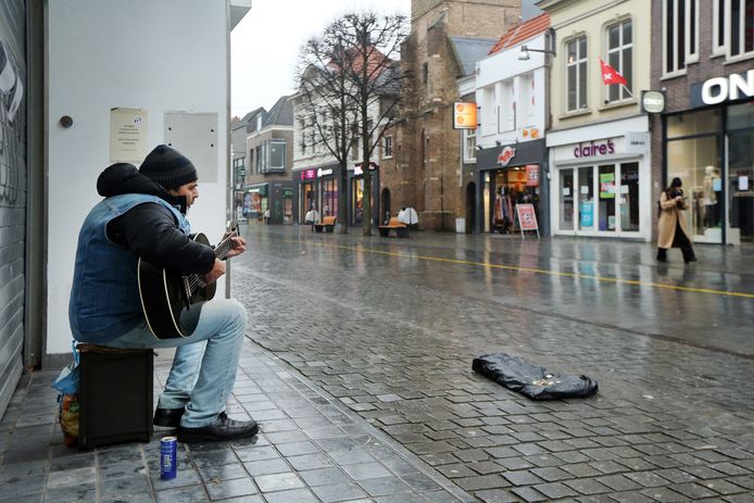 Een straatmuzikant in Breda
