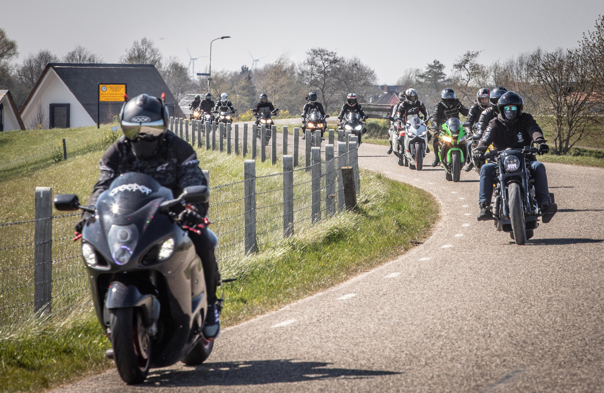 ‘Politie, let ook eens op het lawaai van motoren’ Het Parool