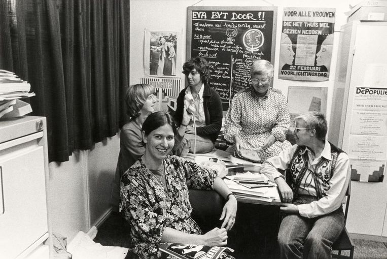 Gabi van Driem, vooraan, in 1979 als coördinator van vrouwen­advies­bureau Eva Bijt Door Beeld Sreye Raviez/Hollandse Hoogte/Spaarnestad Photo