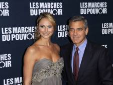 George Clooney pose avec sa belle à Paris