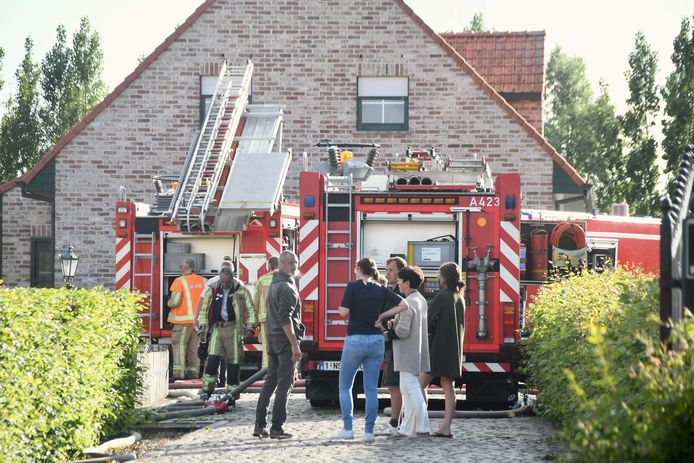 De brandweer had het vuur snel onder controle, langs de Nonnebossenstraat in Geluveld.