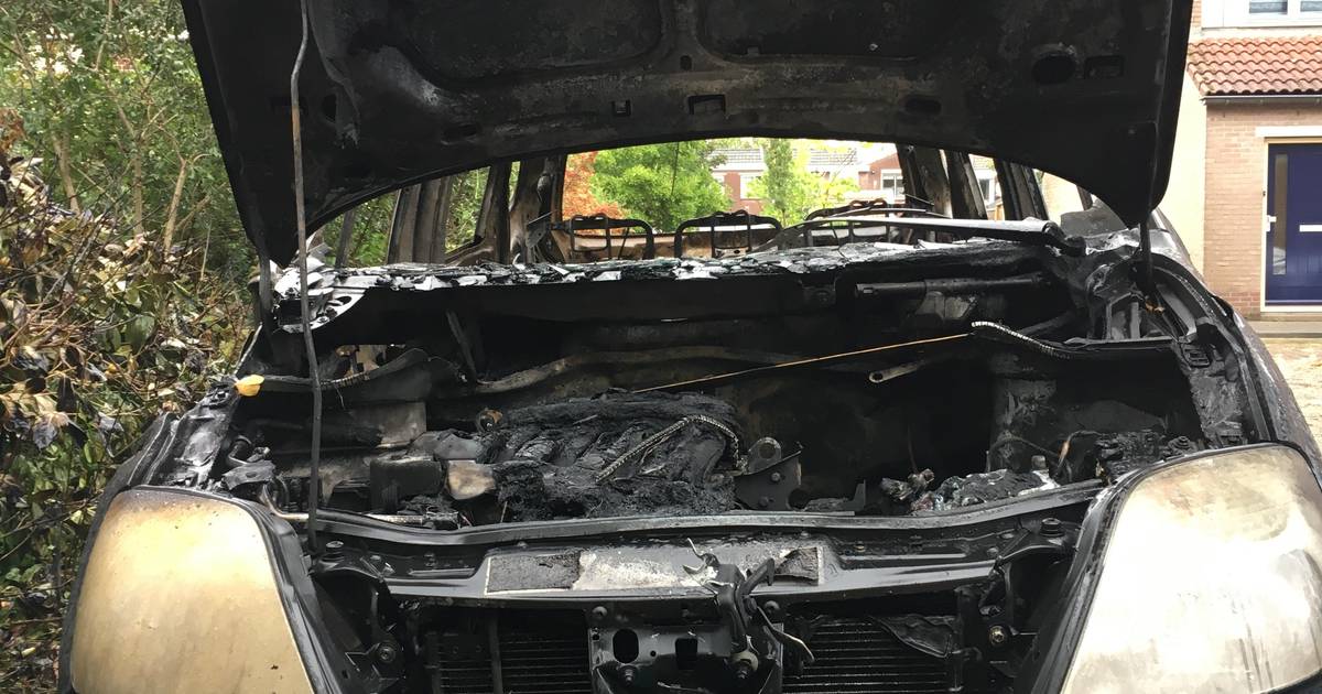 Weer een autobrand op de nachtelijke Zandweerd in Deventer: wanneer stopt het?