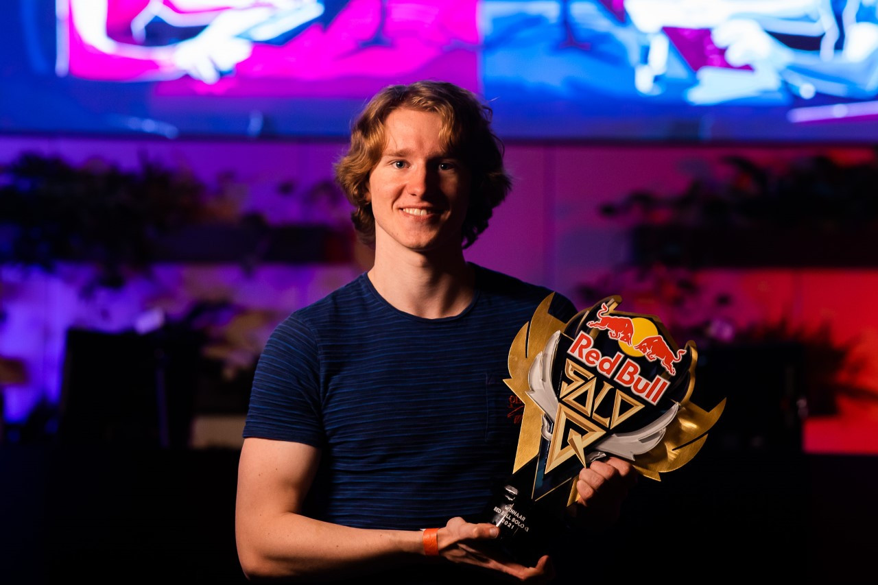 Luke Eising is de winnaar van het 1-tegen-1 League of Legends-toernooi Red Bull Solo Q.