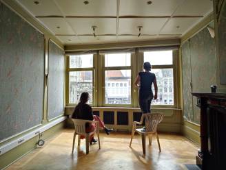 Kunstenaars nemen intrek in voormalig Vlaams Belang-secretariaat: “Kijken er enorm naar uit hier in de luwte te werken”