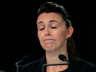 Emotionele premier Nieuw-Zeeland biedt excuses aan familie vermoorde Britse toeriste aan: “Kiwi’s zijn beschaamd”