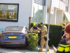 Moeder ramt met auto woning in Zwijndrecht, zowel zijzelf als haar kinderen naar ziekenhuis voor controle