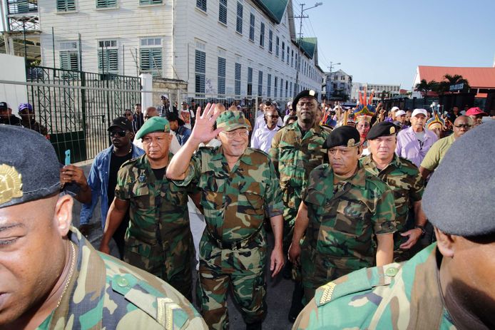 Desi Bouterse verscheen in januari dit jaar in militair uniform voor de Krijgsraad. Hij onderstreepte daarmee zijn positie als opperbevelhebber van het leger.