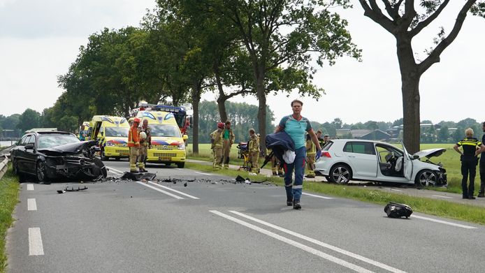 Een zwaar ongeluk op de N371 bij Dieverbrug aan het eind van de middag.