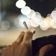 Brits verbod op roken in auto's dichterbij