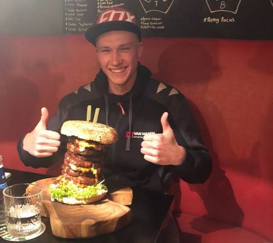 Werner Blankestijn waagde zich vorige week aan de Big Daddy 9 Dubbel-Upp, een hamburger van 2,7 kilo rundvlees.