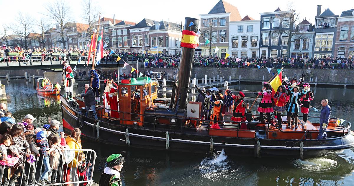 Sinterklaas zet in Gorinchem voet aan wal voor zijn nationale intocht