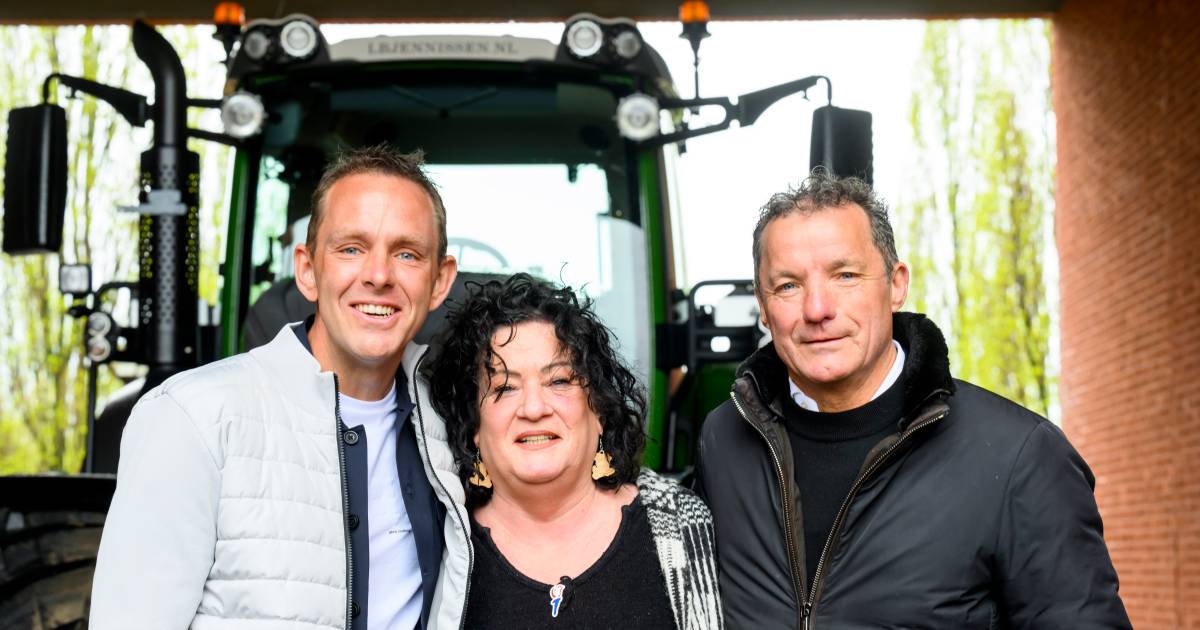 Etter showene og en skikkelig såpe, går nå også De Bevers på teater |  forestilling