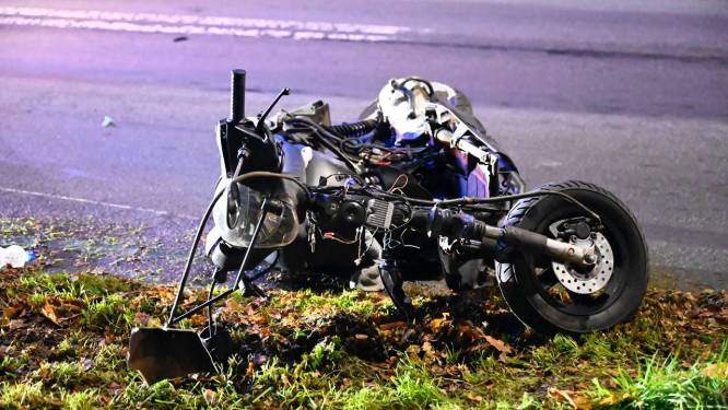 Scooterbestuurder gewond na ongeval op Van Rechteren Limpurgsingel in Almelo