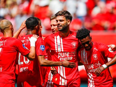 LIVE play-offs | FC Twente maakt gehakt van Heerenveen in strijd om finaleplek