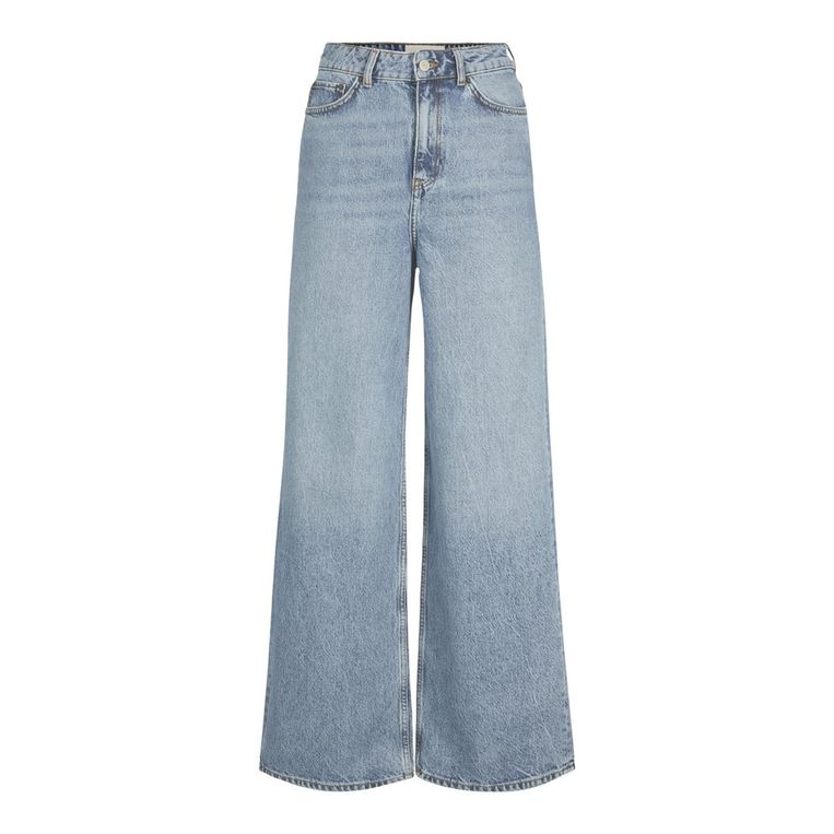 25. Jeans met lichte flair pijp Beeld Libelle