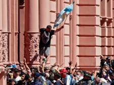 Nog één keer huilt, klapt en zingt Argentinië voor Maradona