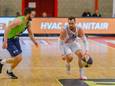 Anthony Lambot van Limburg United in actie tegen ZZ Leiden.