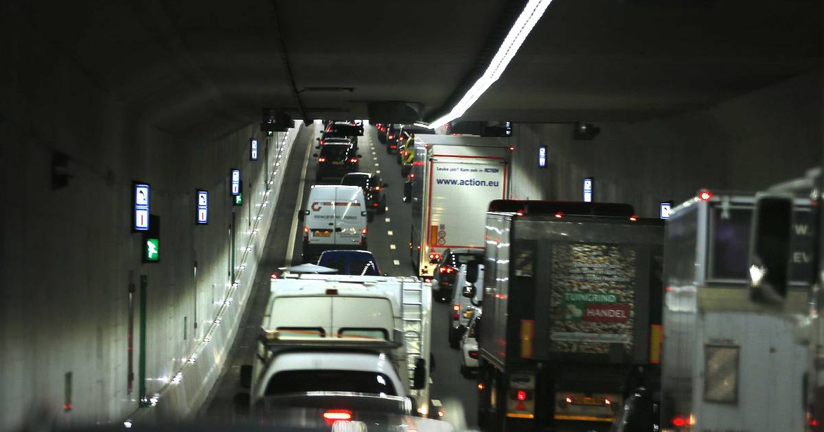 Coentunnel dicht door ongeluk Amsterdam AD.nl