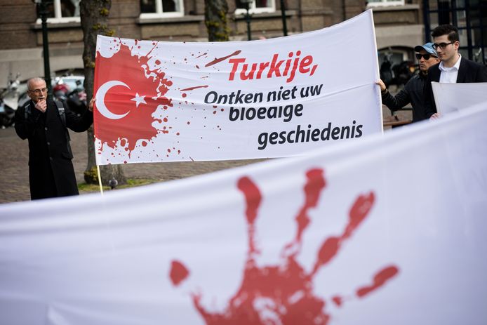 Demonstranten voerden vorig jaar actie op het Plein in Den Haag voor de erkenning van de Armeense genocide.