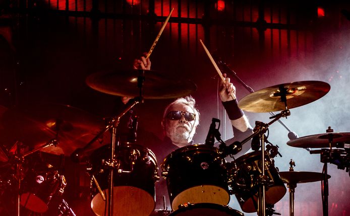 Drummer Roger Taylor in een uitverkochte Ziggo Dome (2017).