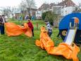 Jolanda van Boven, Fenny Schiewold en Kylian Verheul staken begin maart de handen uit de mouwen in voormalige speeltuin Oude Stad.