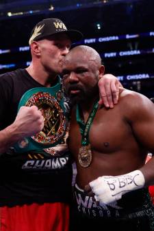 Bekijk hier de hoogtepunten | Tyson Fury deelt rake klappen uit in titelgevecht en vernedert andere bokser