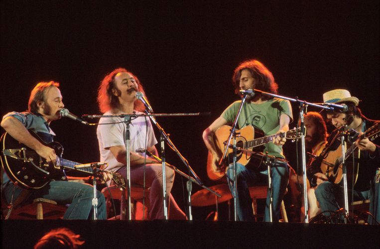 Stephen Stills, David Crosby, Graham Nash en Neil Young in 1974. Beeld getty