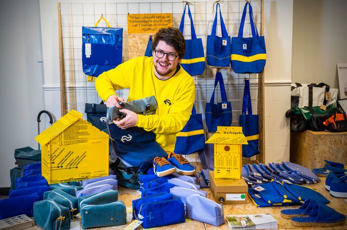 Op Rotterdam Centraal is een shop te vinden met allemaal spullen die gemaakt zijn van oud NS-materiaal.