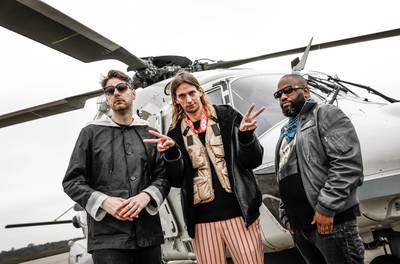 Massaal in de rij voor 'oldskool' kaartje voor Jeugd van Tegenwoordig