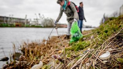 1.500 kilo zwerfafval langs de Rijn opgeruimd