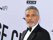 George Clooney gewond na ongeval met scooter op Sardinië