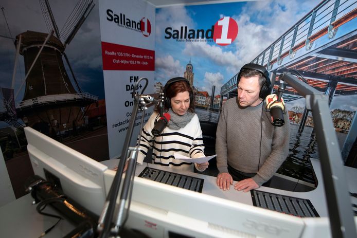 Sonja Veenman en Patrick van Ommen van Salland1 aan het werk. De komende jaren wil Raalte ook de vergunning behouden.