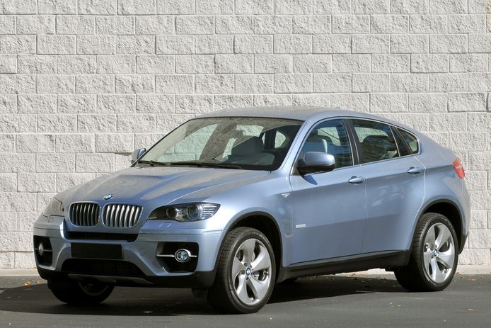 BMW X6.