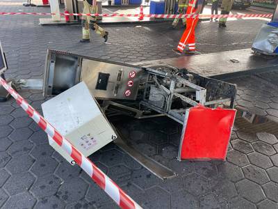 Automobilist rijdt in op stilstaand voertuig bij tankstation, meerdere gewonden