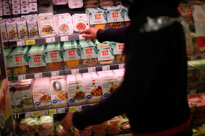 Het aanbod vleesvervangers in de supermarkten blijft uitbreiden.