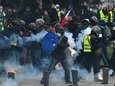 Bokser slaat Franse agenten tot moes tijdens rellen Gele Hesjes