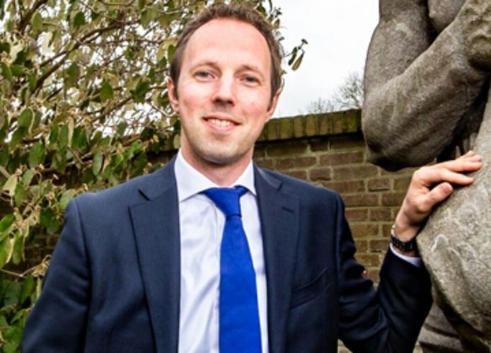 Simon Buwalda is na ruim twee jaar weer wethouder-af en is nu weer raadslid voor het CDA in Zaltbommel.