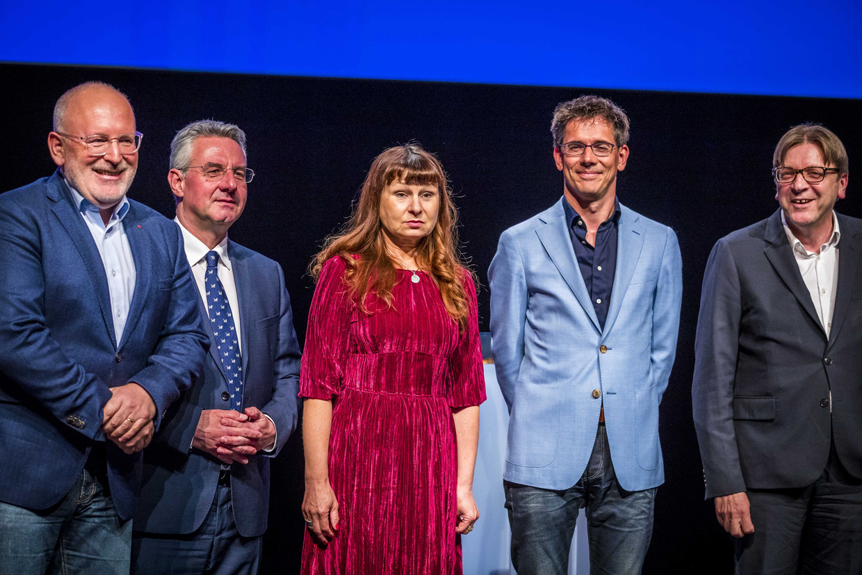 De deelnemers aan het debat in Maastricht, vlnr Timmermans, Zahradil, Tomic, Eickhout en Verhofstadt. Beeld EPA