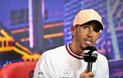 Max Verstappen laat het van zich afglijden, Lewis Hamilton scherp over ‘budget-gate’: “Noodzakelijk om teams die te veel uitgeven te straffen”