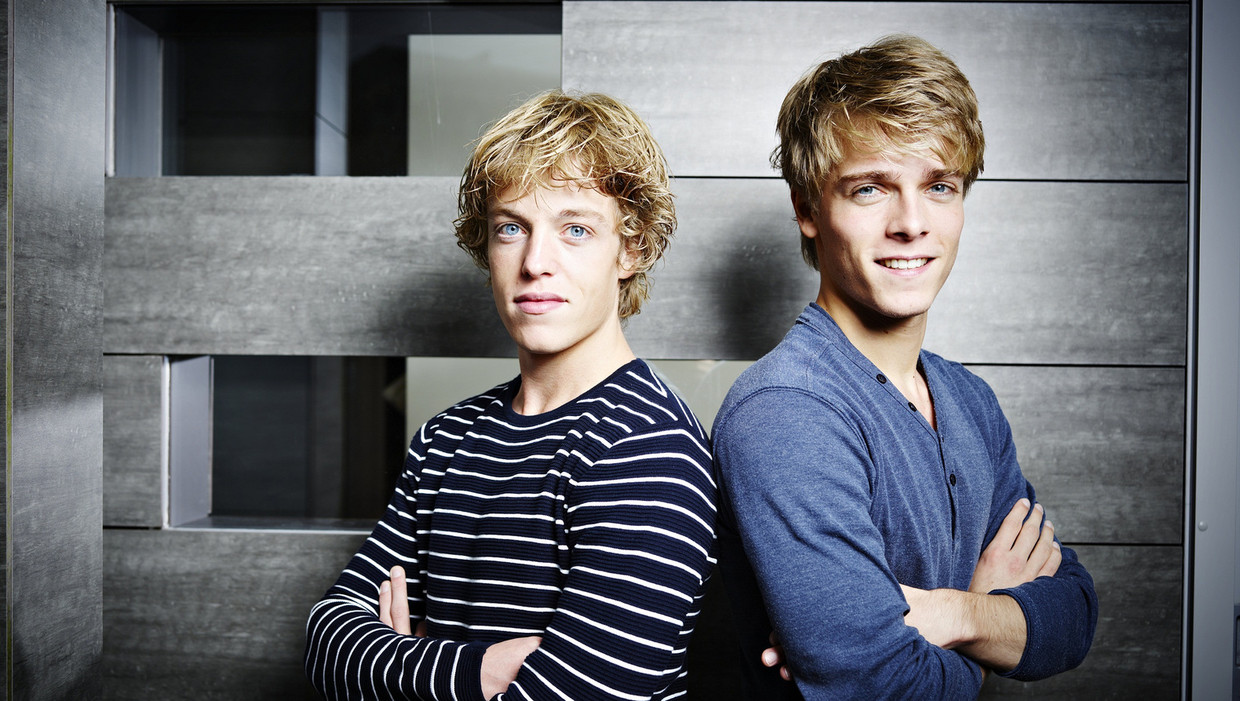 Pianobroers Lucas (22, links) en Arthur (19) Jussen. Beeld Merlijn Doomernik