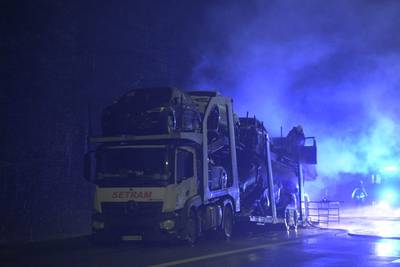 Autotransport vat vuur op E19: snelweg opnieuw deels vrijgemaakt, nog hinder richting Nederland
